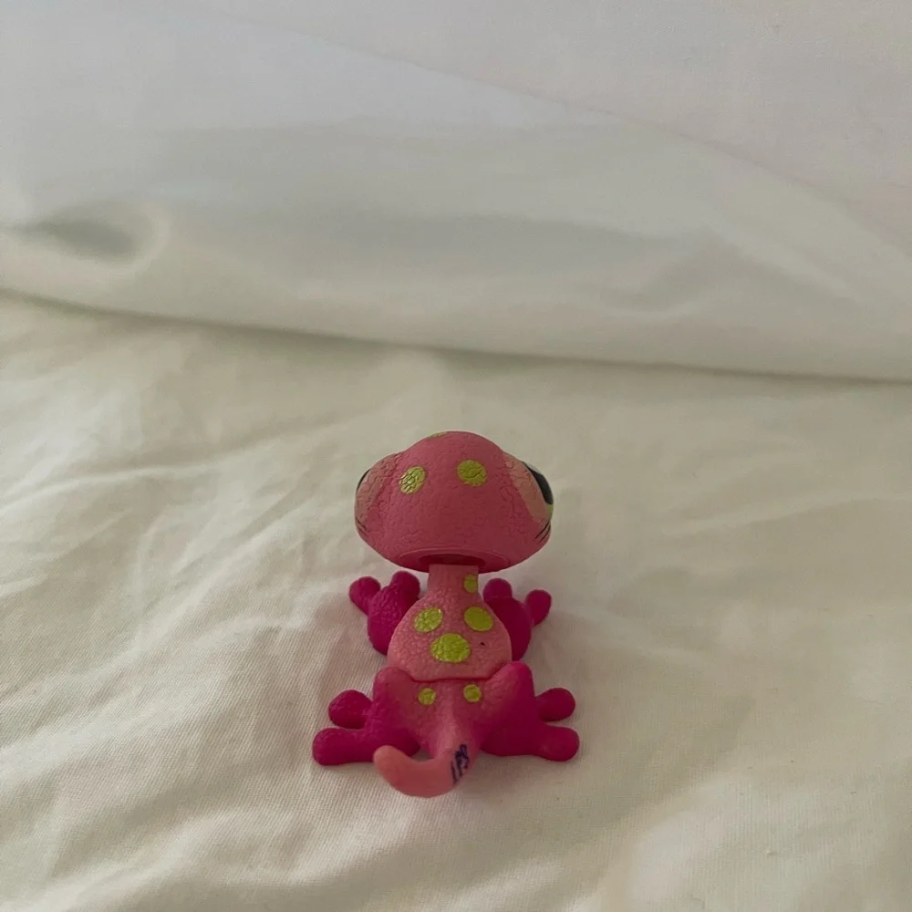 Littlest Pet Shop #1455 Pink & Green Gecko Lizard